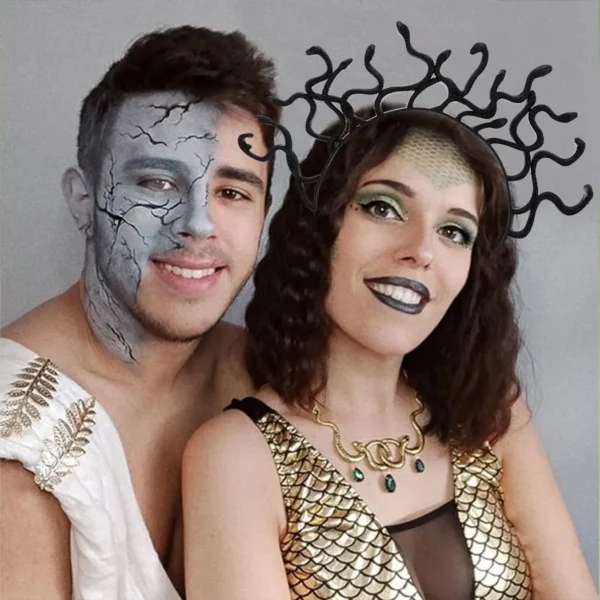 Serre Tête Medusa lors d'un événement