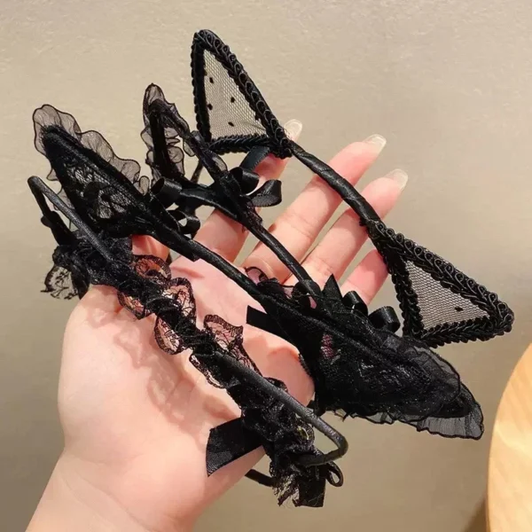oreille de chat noir dentelle