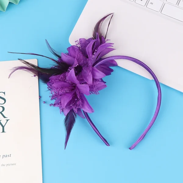 beauté avec serre tête plumage